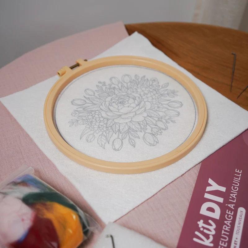 Kit DIY feutrage à l'aiguille Pivoine