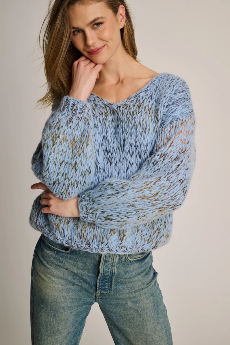 June Pullover V-Neck Pastel Blue Multi