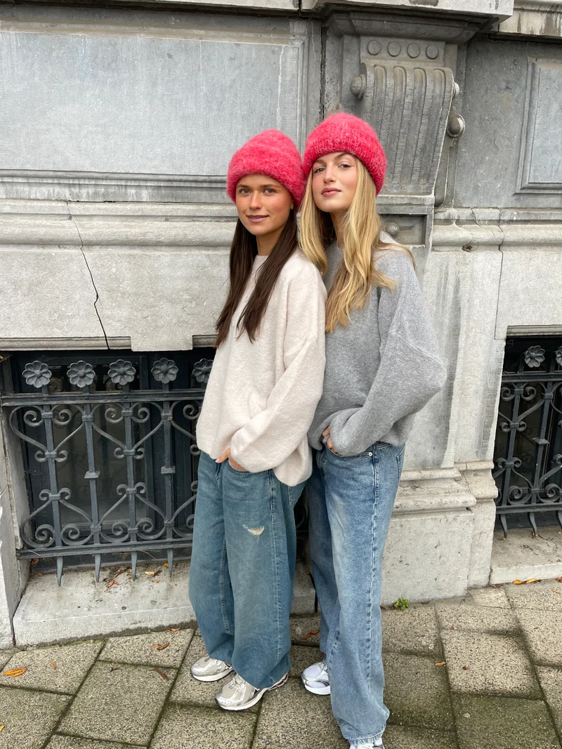Mila Alpaca Beanie - Red/Blue