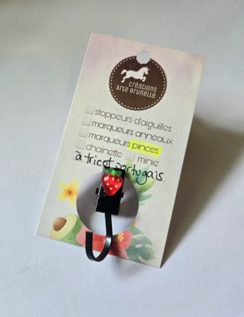 Portuguese Knitting Clip by Arte Brunelle