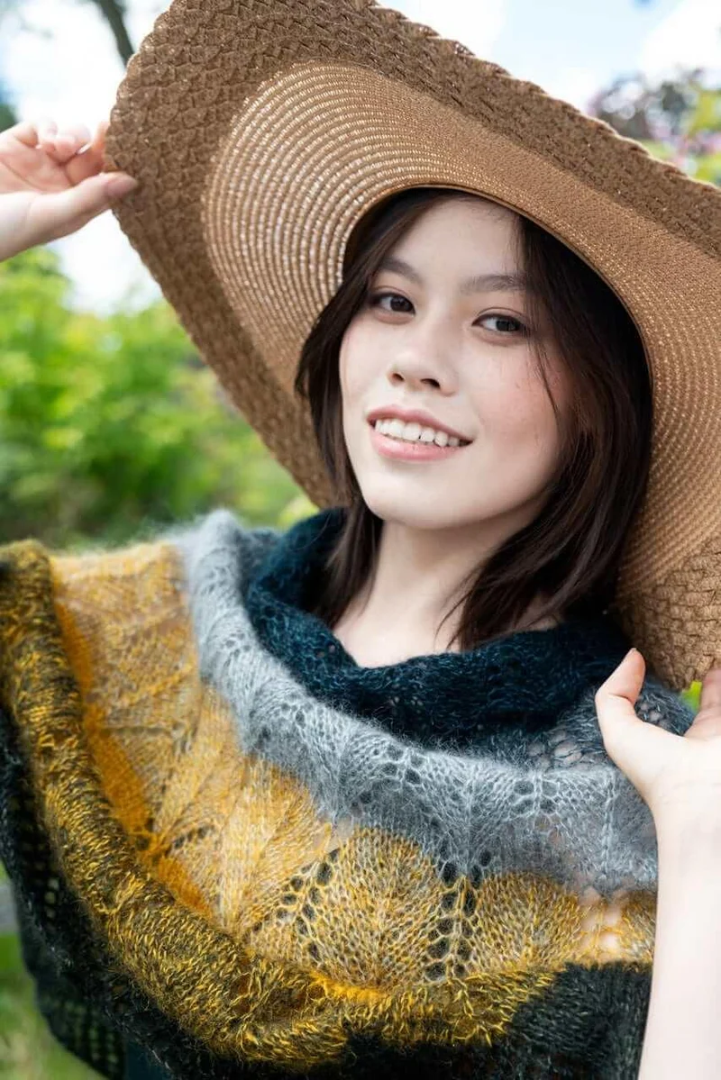 Défilé de Fées Poncho - Knitting pattern and Optional Kit