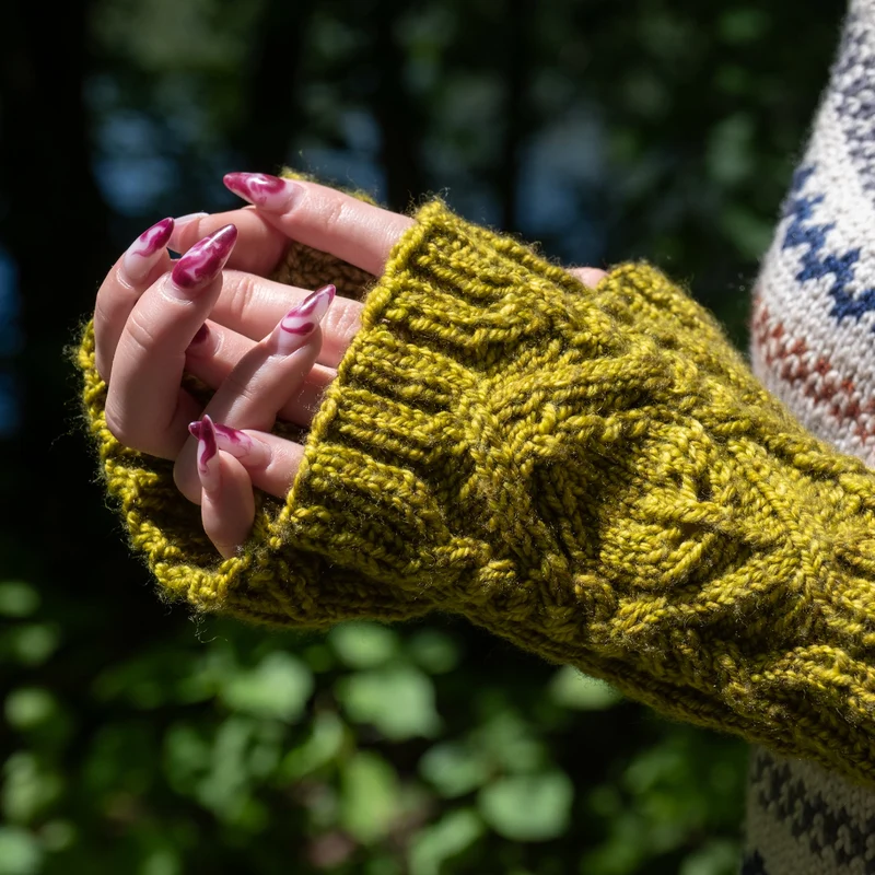 Petit Printemps Tout Vert Fingerless Mitts - Knitting Kits
