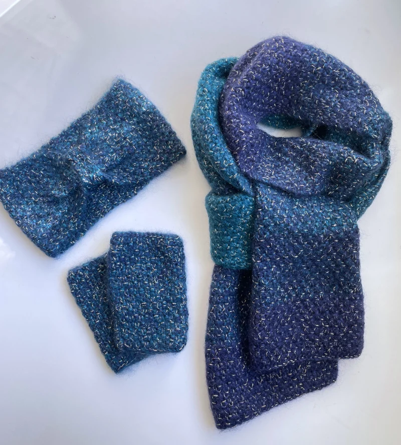 Mitaines, bandeau et écharpe Méribel à tricoter.