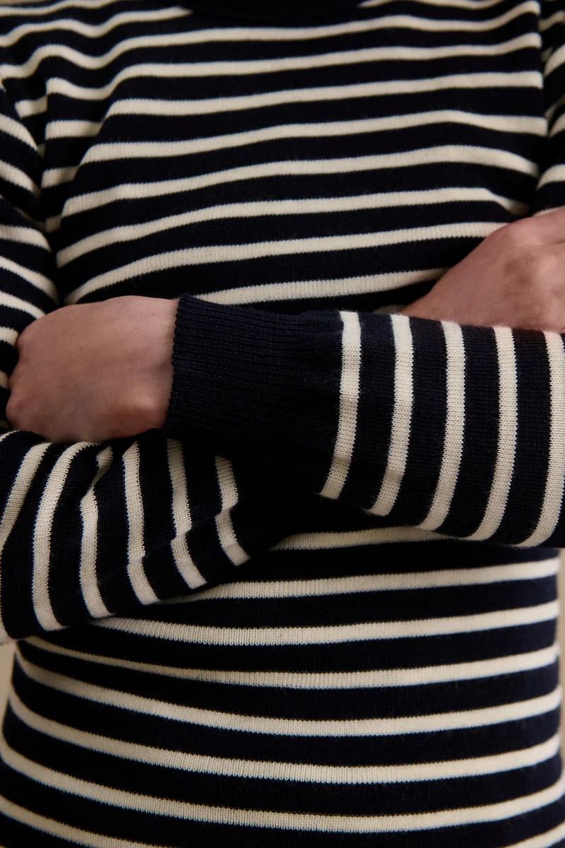 Pull marin rayé marine et écru pour homme