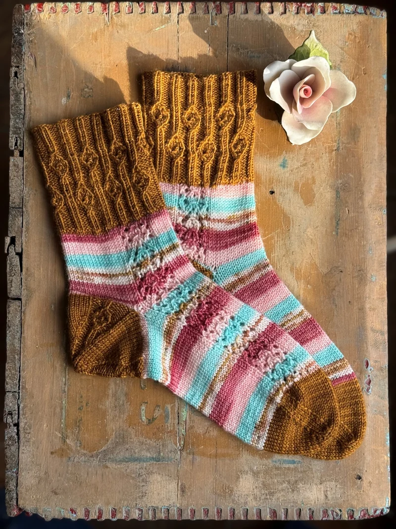 Una Socks - Knitting pattern and Optional kit