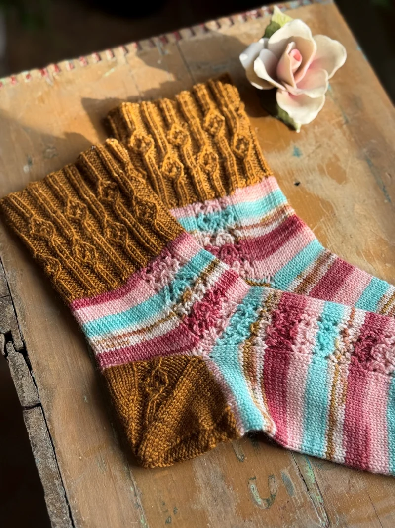 Una Socks - Knitting pattern and Optional kit