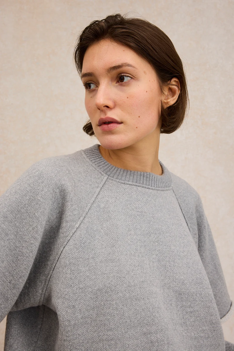 Sweat cropped gris clair en laine mérinos pour femme