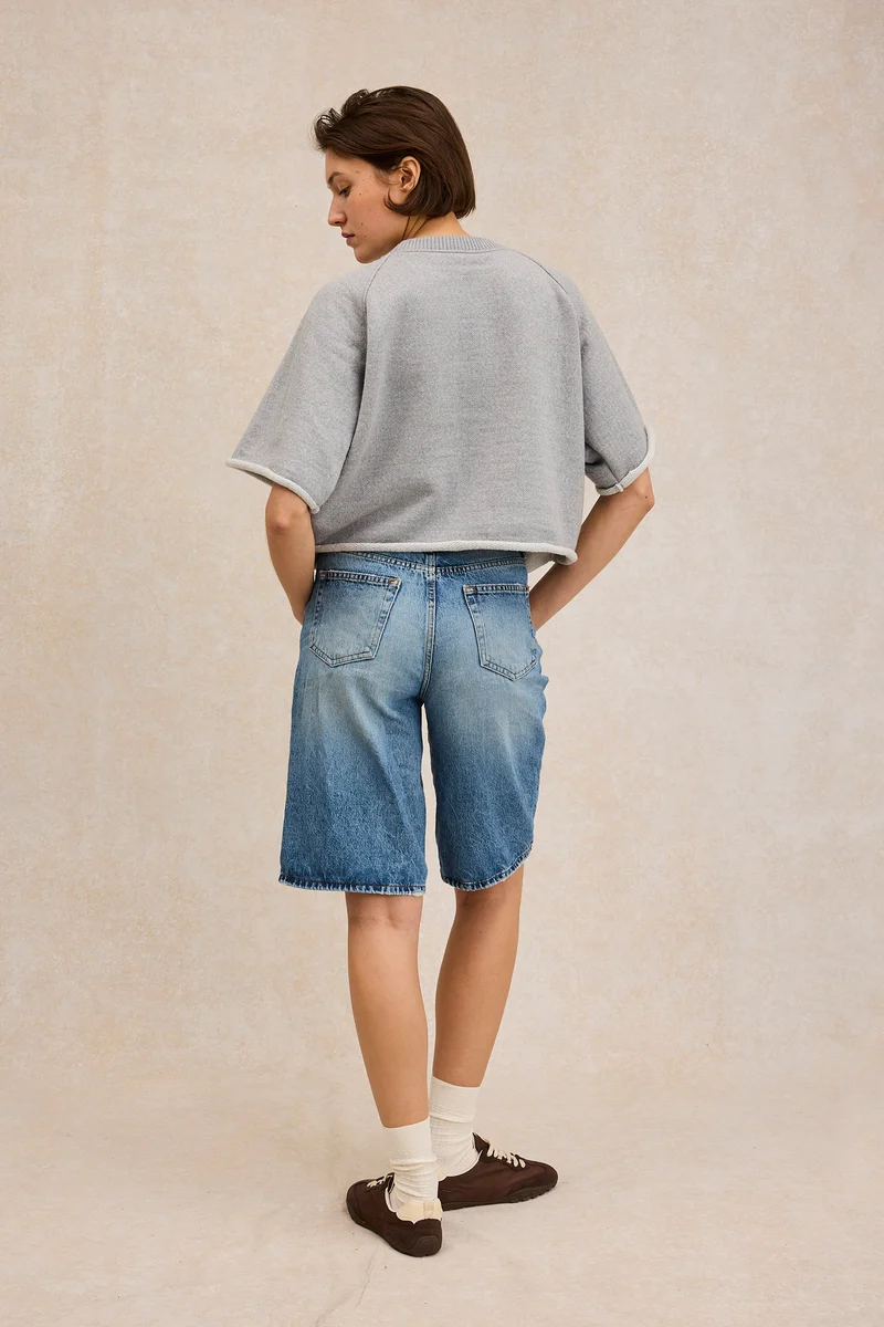 Sweat cropped gris clair en laine mérinos pour femme