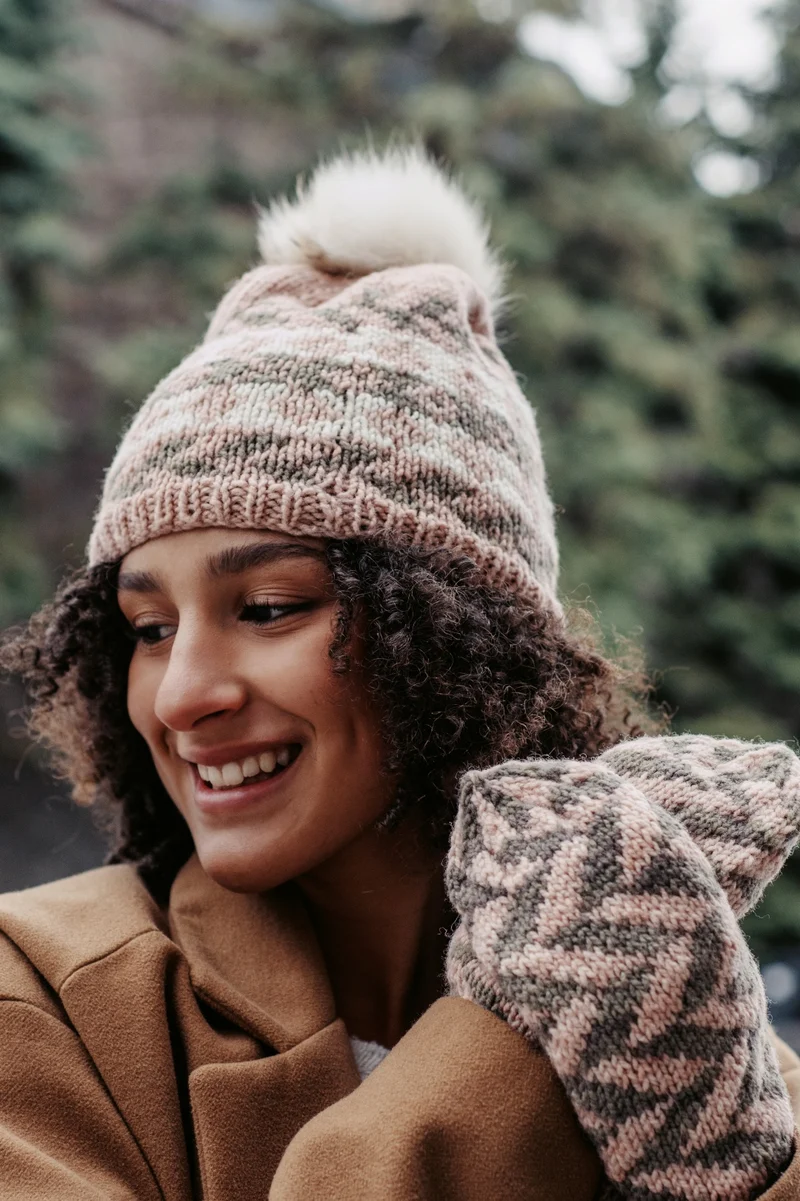 Fléchées Mittens - Free Knitting pattern and Optional kit