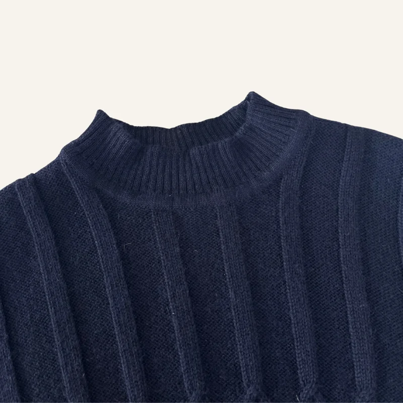 Pull bleu marine torsadé en laine - Seconde main