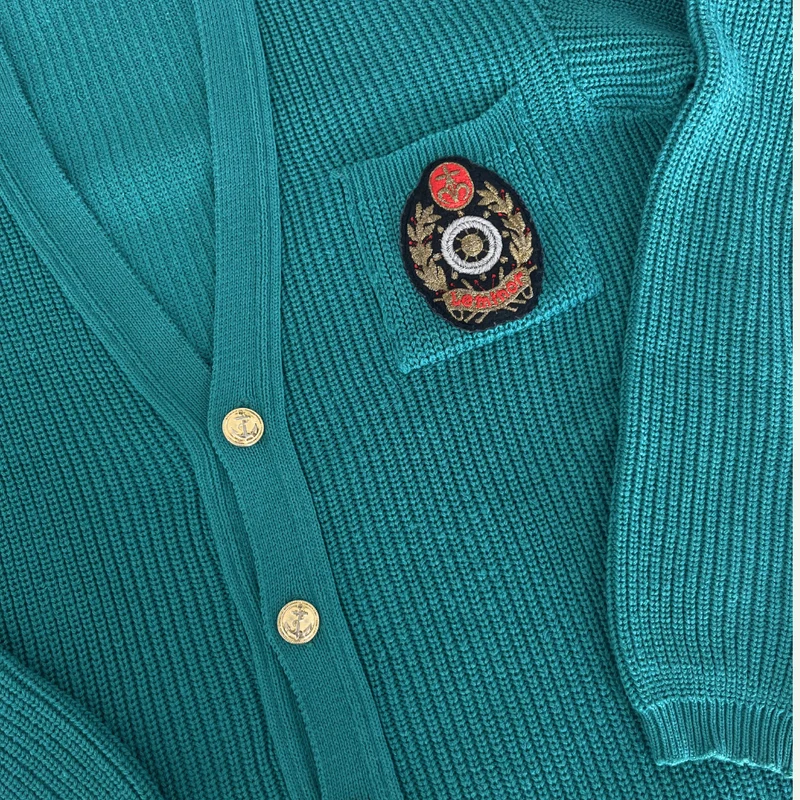 Cardigan vert à boutons dorés en laine vierge pour femme - Seconde main