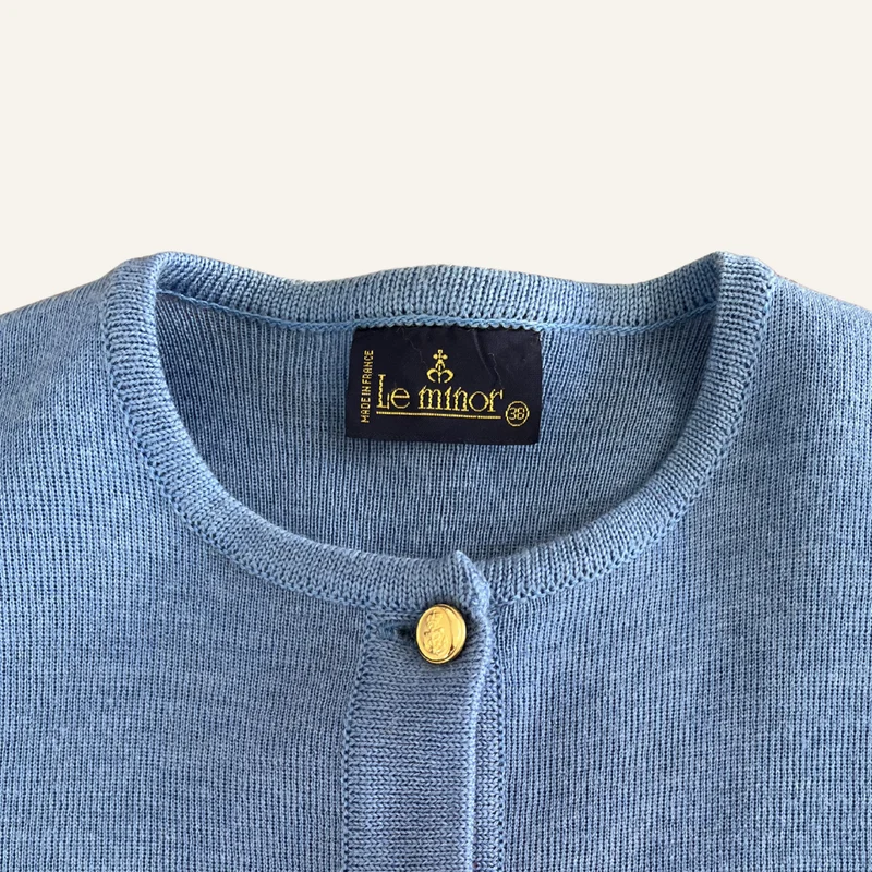 Cardigan bleu à boutons dorés en laine vierge pour femme - Seconde main