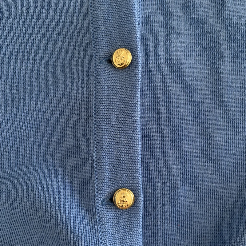 Cardigan bleu à boutons dorés en laine vierge pour femme - Seconde main