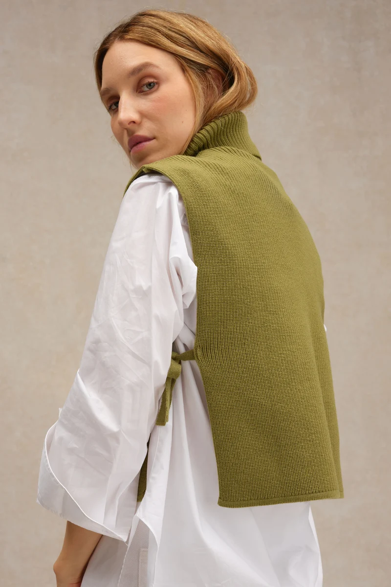 Plastron col roulé olive acide en laine mérinos pour femme