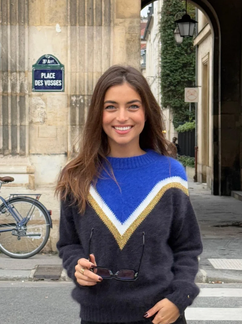 Pull Celeste Bleu et noir.