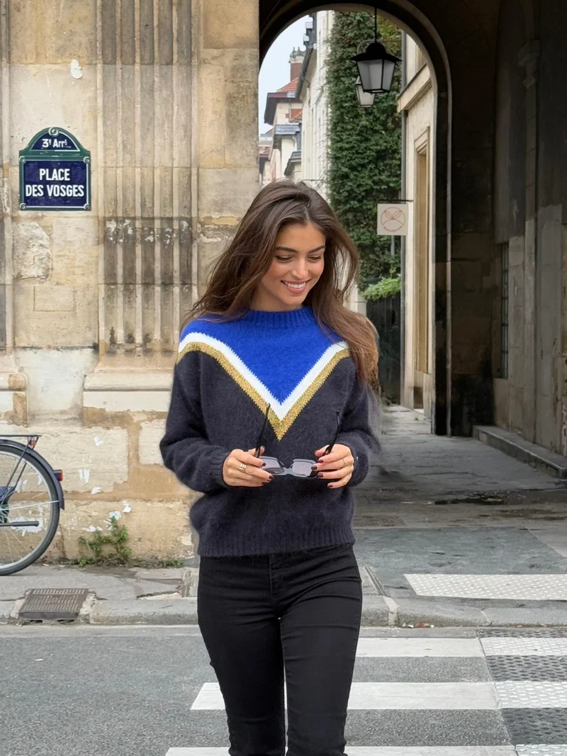 Pull Celeste Bleu et noir.