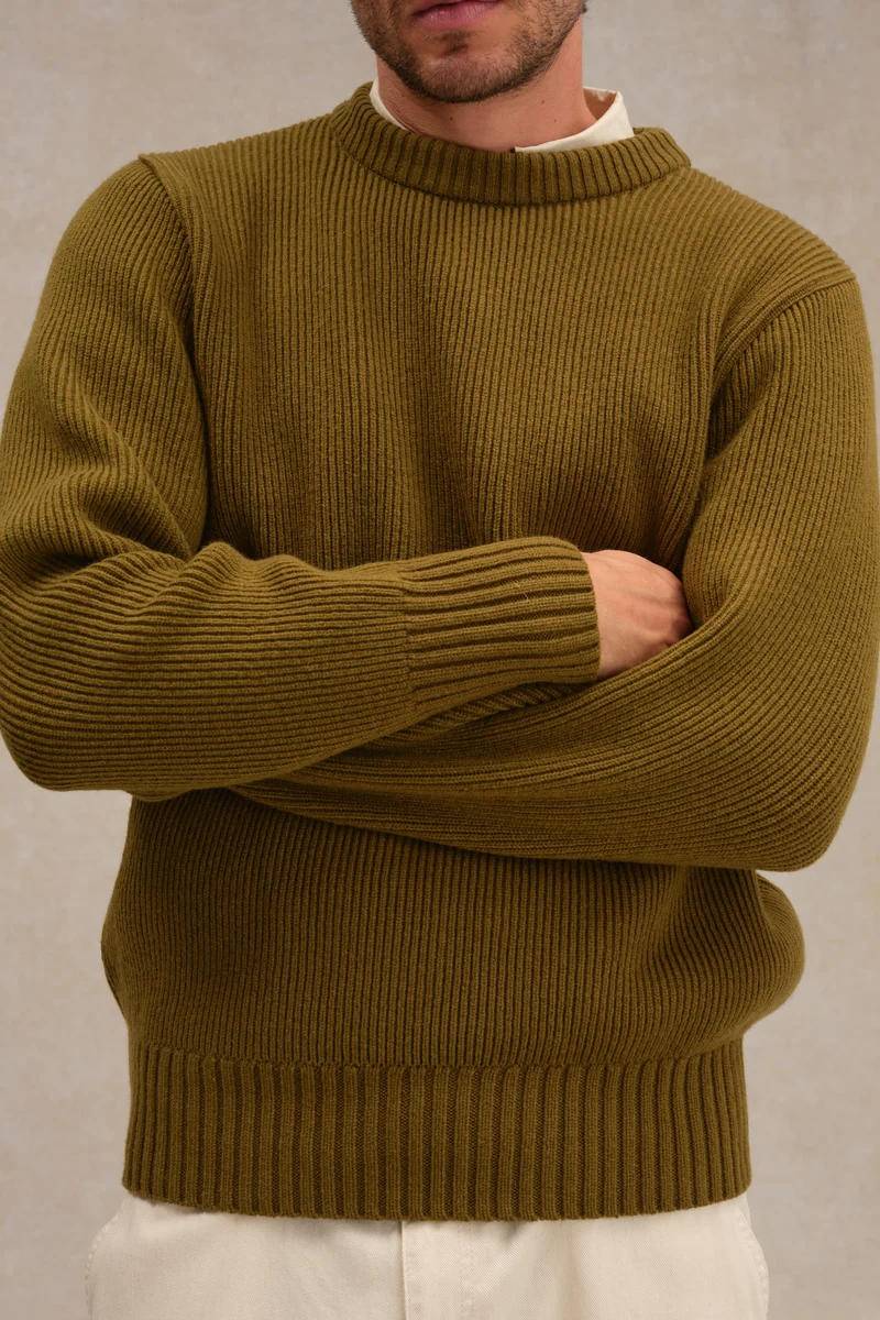 Pull homme col rond à côtes olive