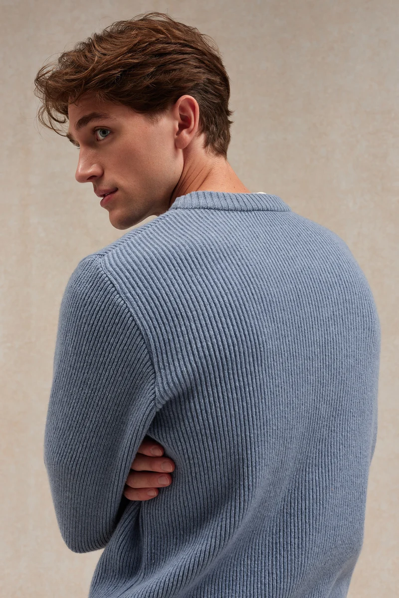 Pull homme col rond à côtes bleu orage