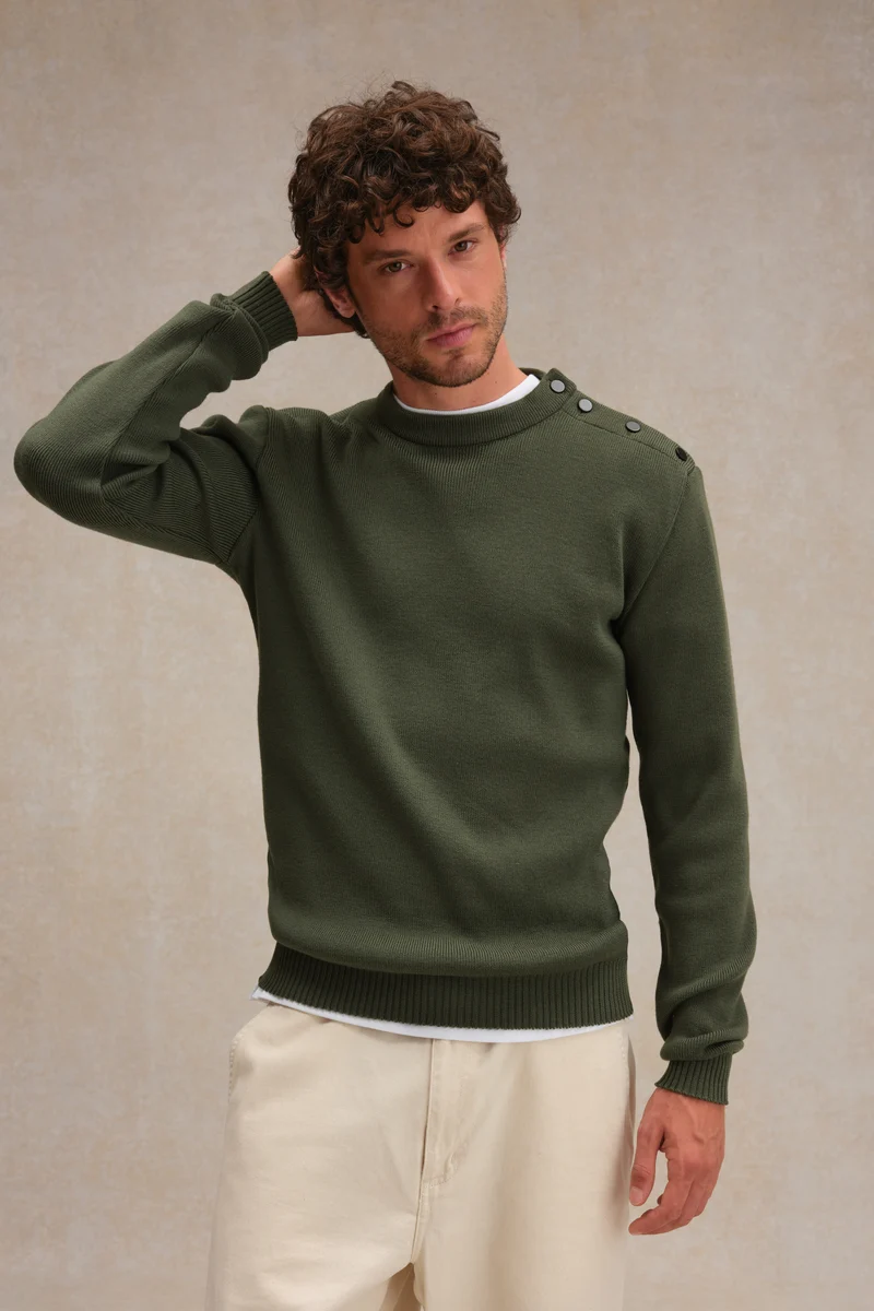 Pull marin ample olive kaki en laine mérinos pour homme