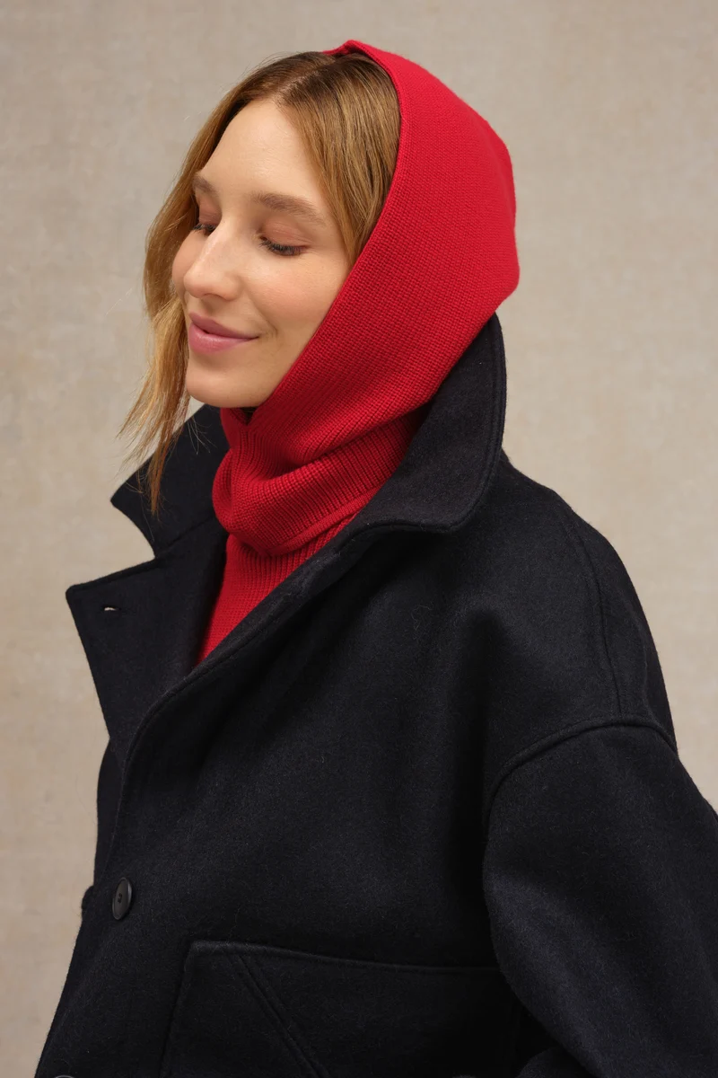 Cagoule rouge en laine mérinos pour femme
