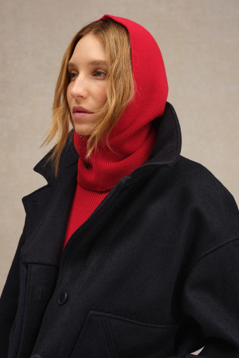 Cagoule rouge en laine mérinos pour femme