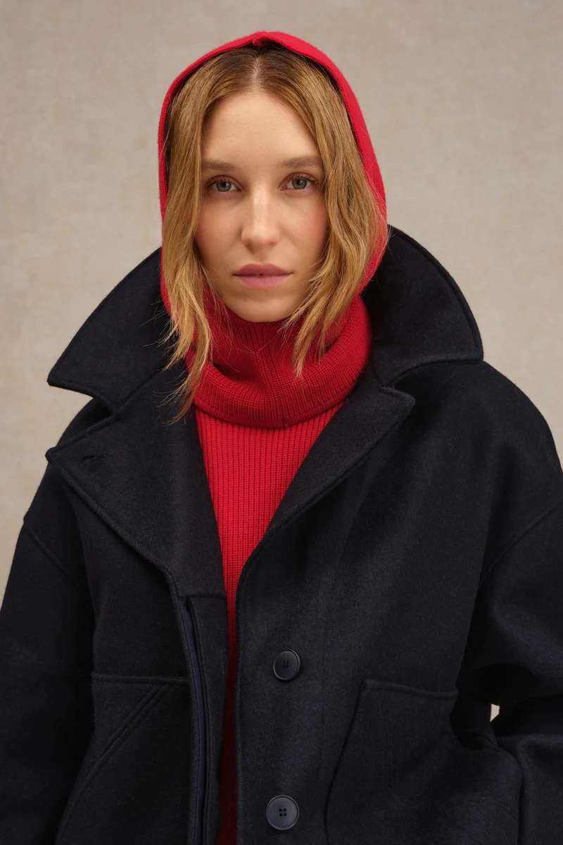 Cagoule rouge en laine mérinos pour femme