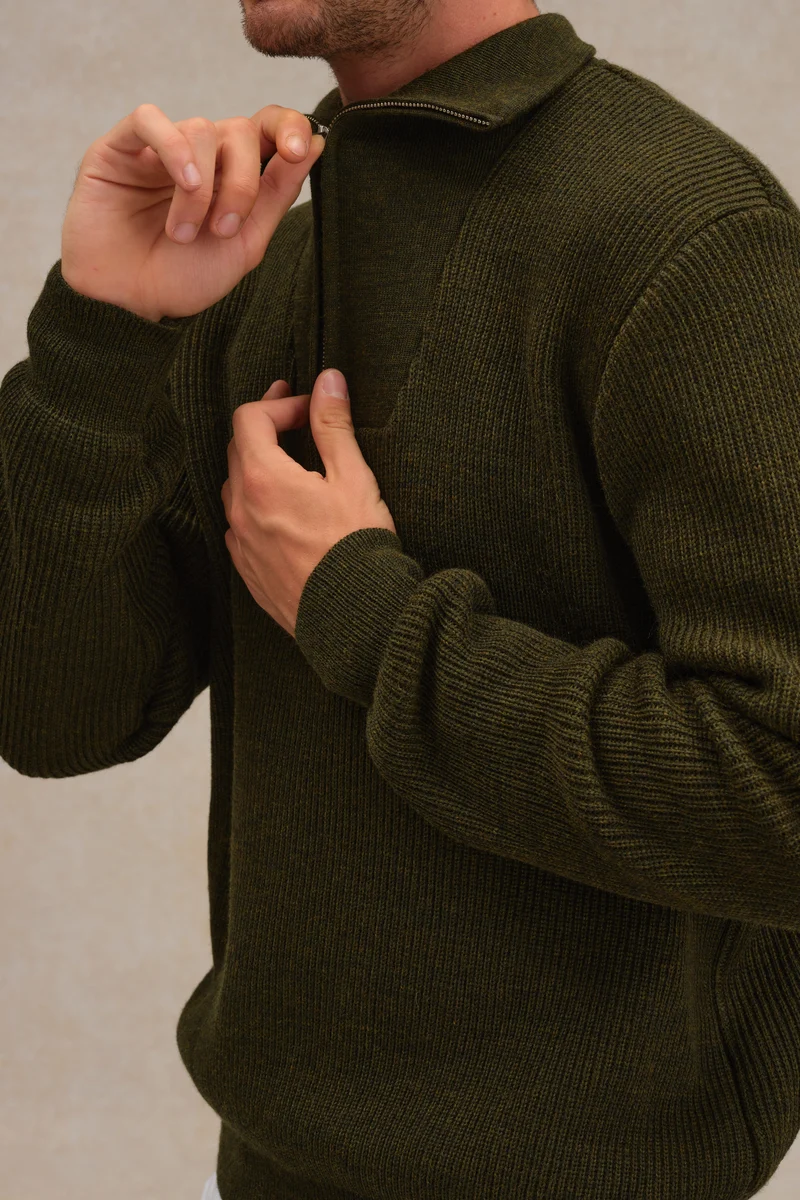 Pull camionneur olive en laine vierge pour homme