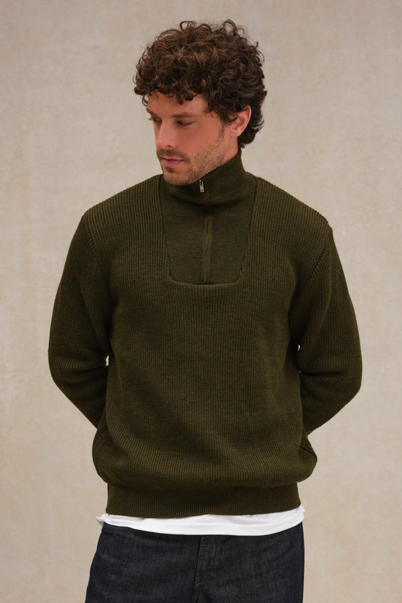 Pull camionneur olive en laine vierge pour homme