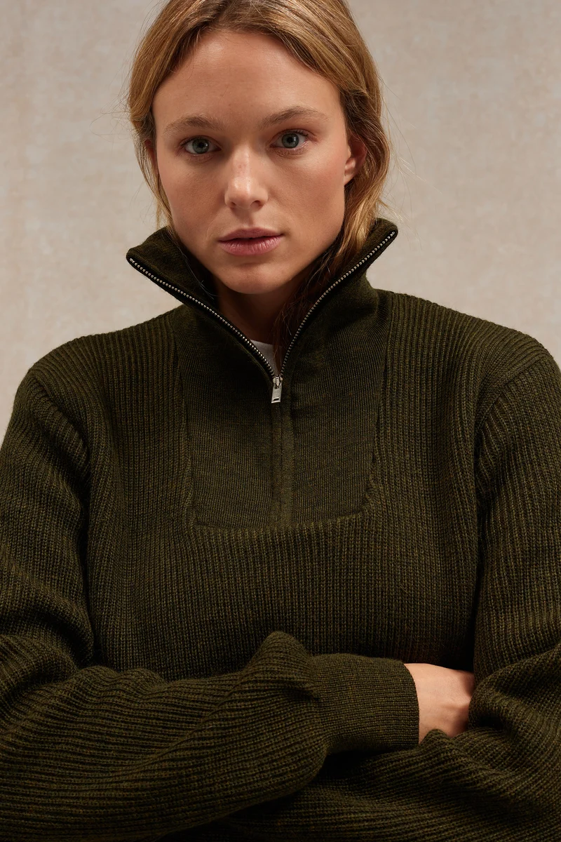 Pull camionneur olive en laine vierge pour femme