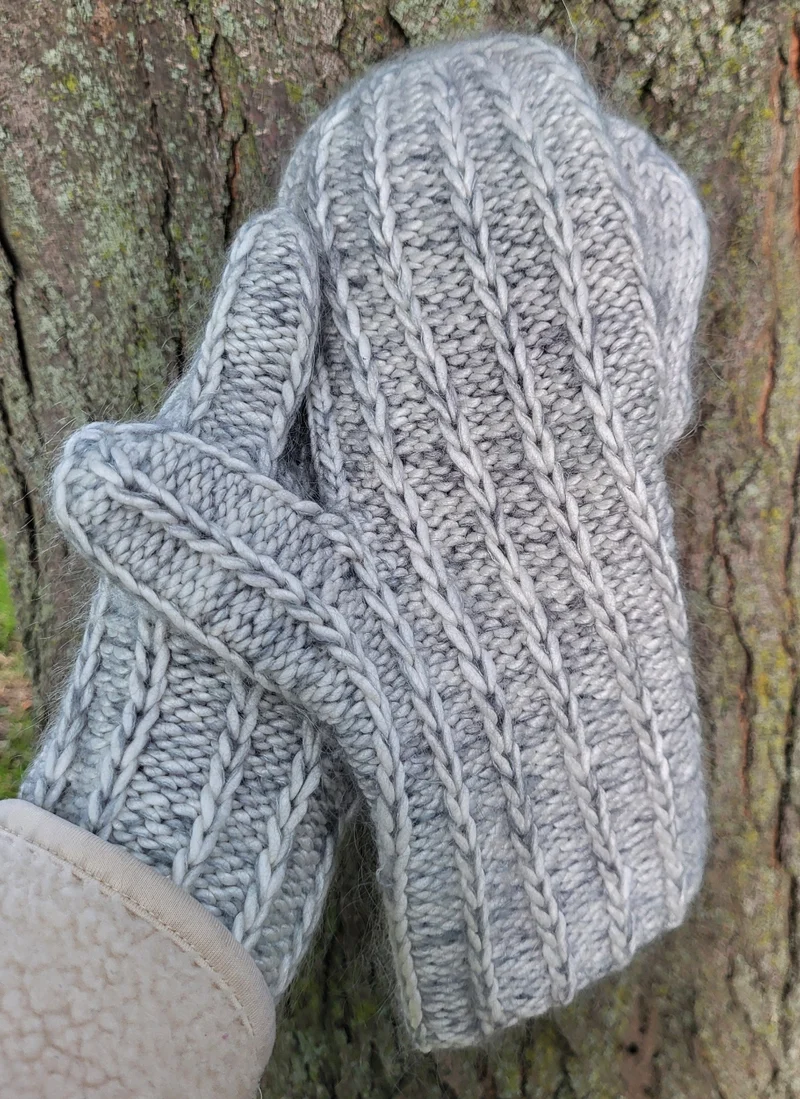 Blitzen Mittens | Knitting pattern and Optional kit
