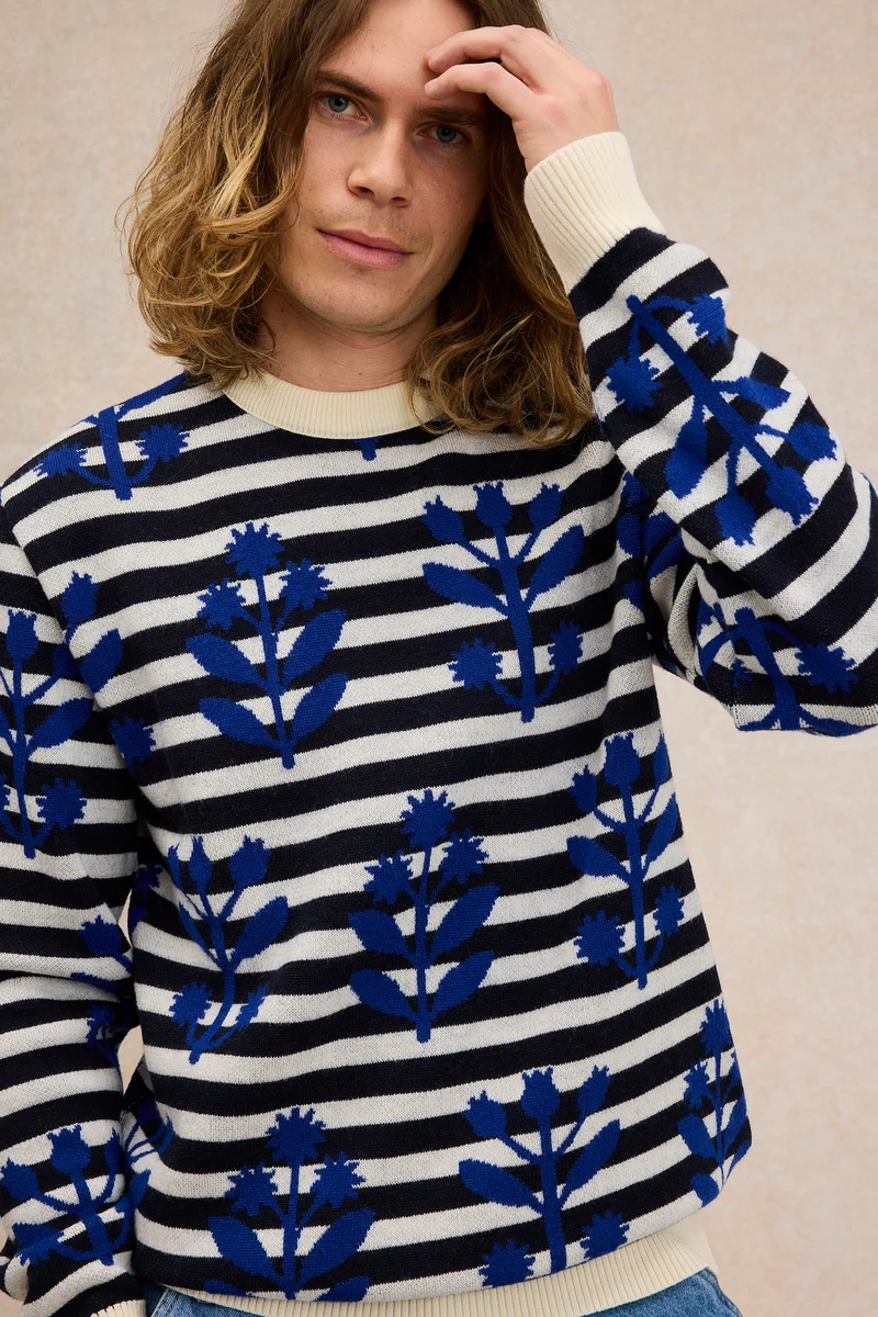 Pull marin à fleurs bleu roi en laine mérinos pour homme - Le Minor x Fragonard