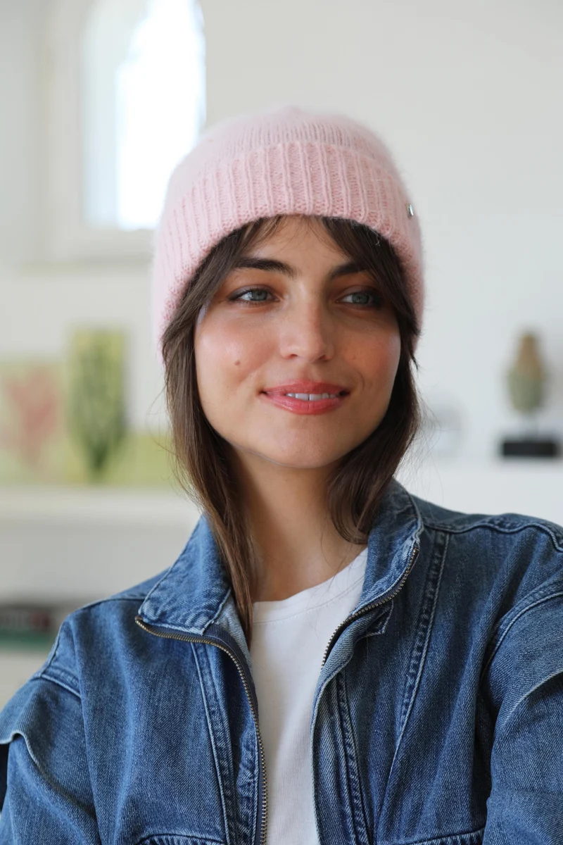 Le bonnet en Angora à tricoter.