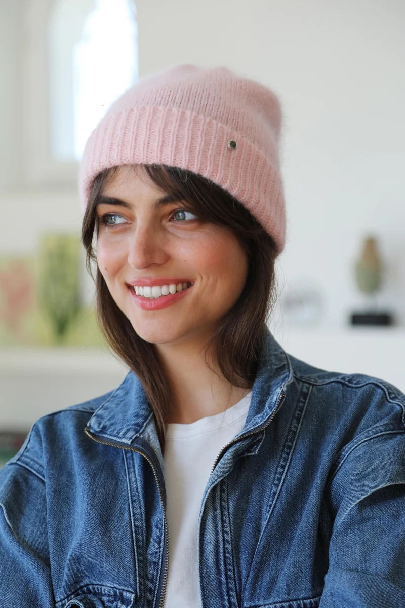 Le bonnet en Angora à tricoter.