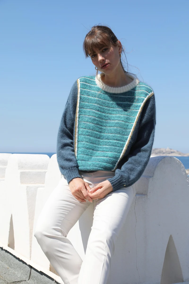 Pull Petra foncé à tricoter.