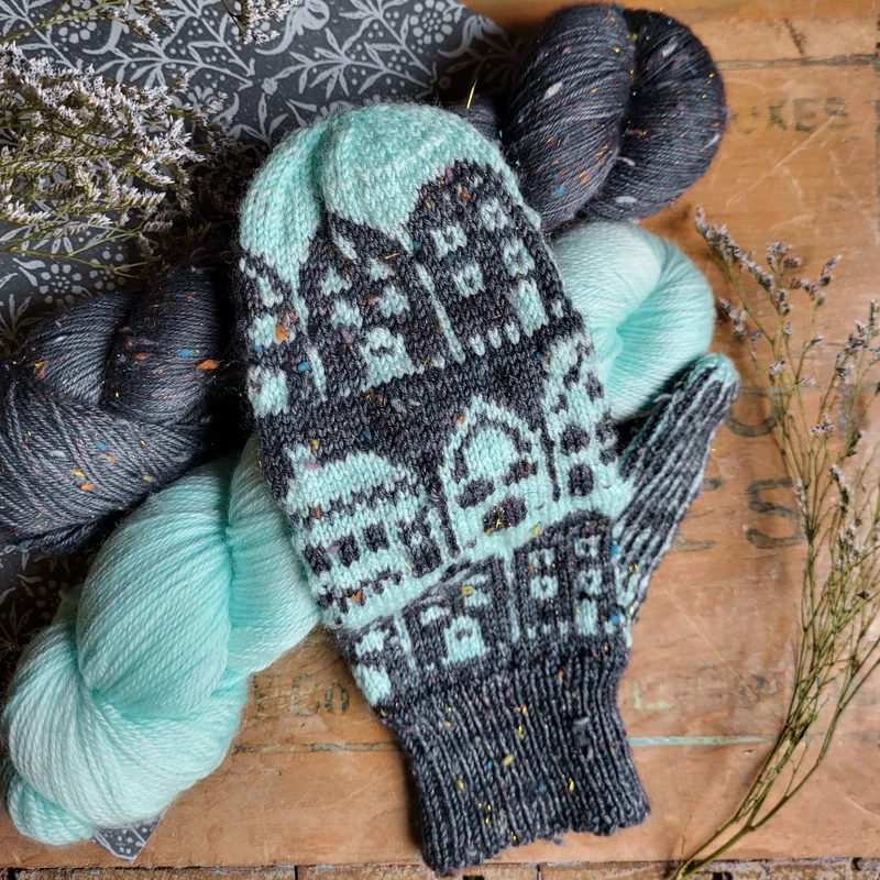 Les Gens De La Ville Mittens | Knitting pattern and Optional kits