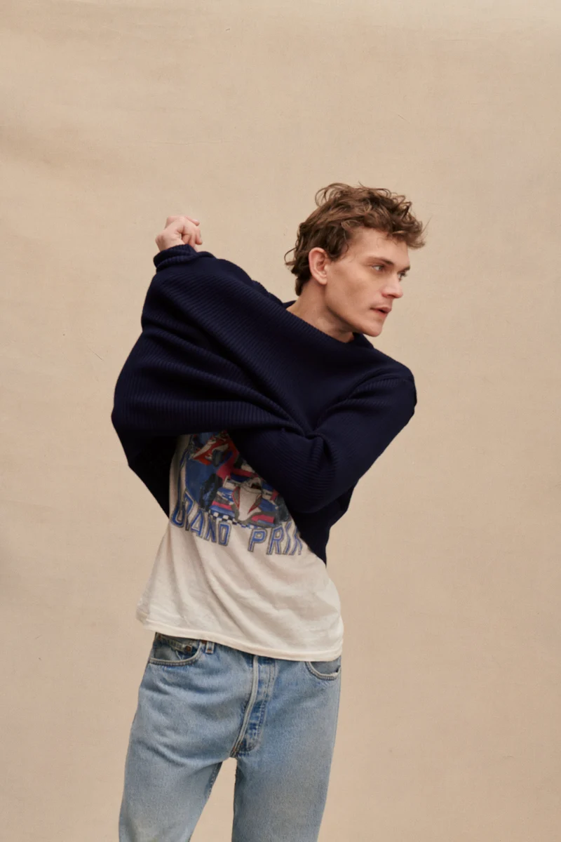 Pull bleu marine d'inspiration militaire pour homme