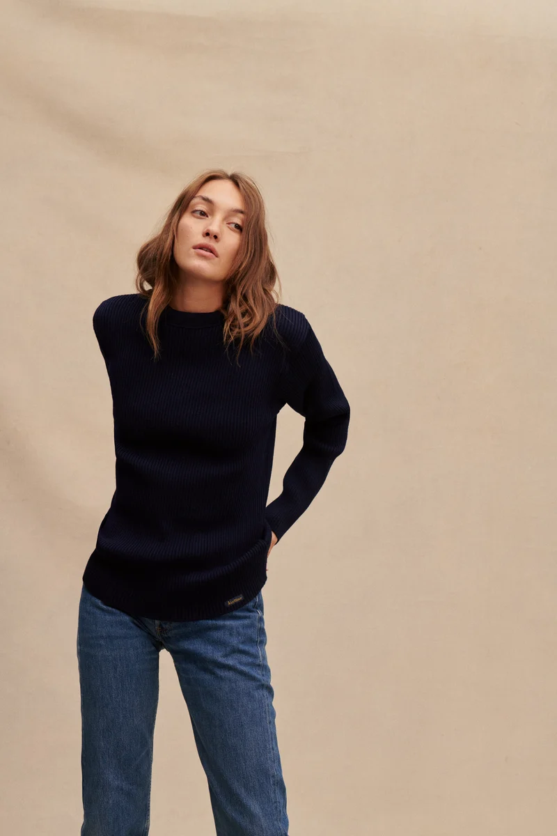 Pull bleu marine d'inspiration militaire pour femme