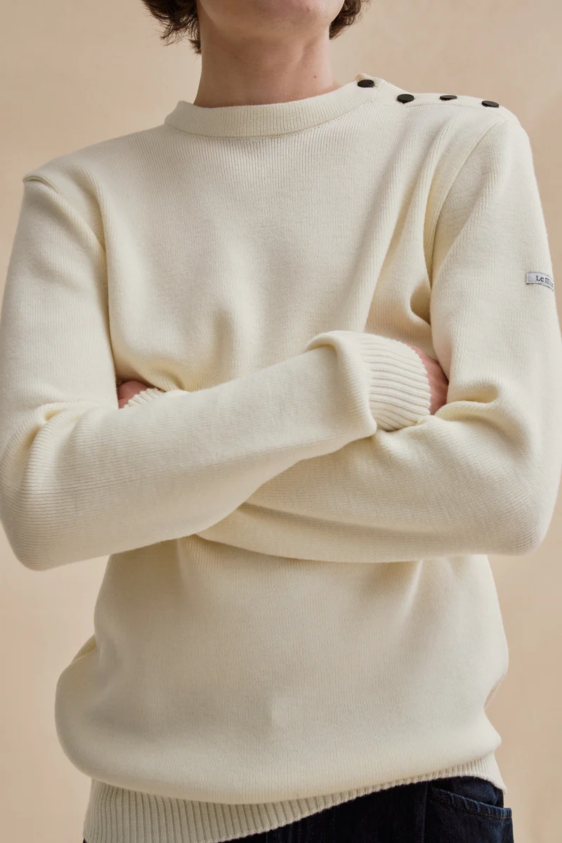 Pull marin ample écru en laine mérinos pour homme