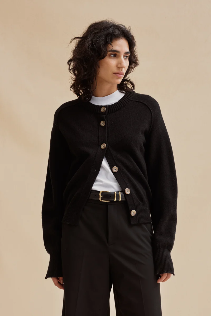Cardigan noir en laine mérinos pour femme
