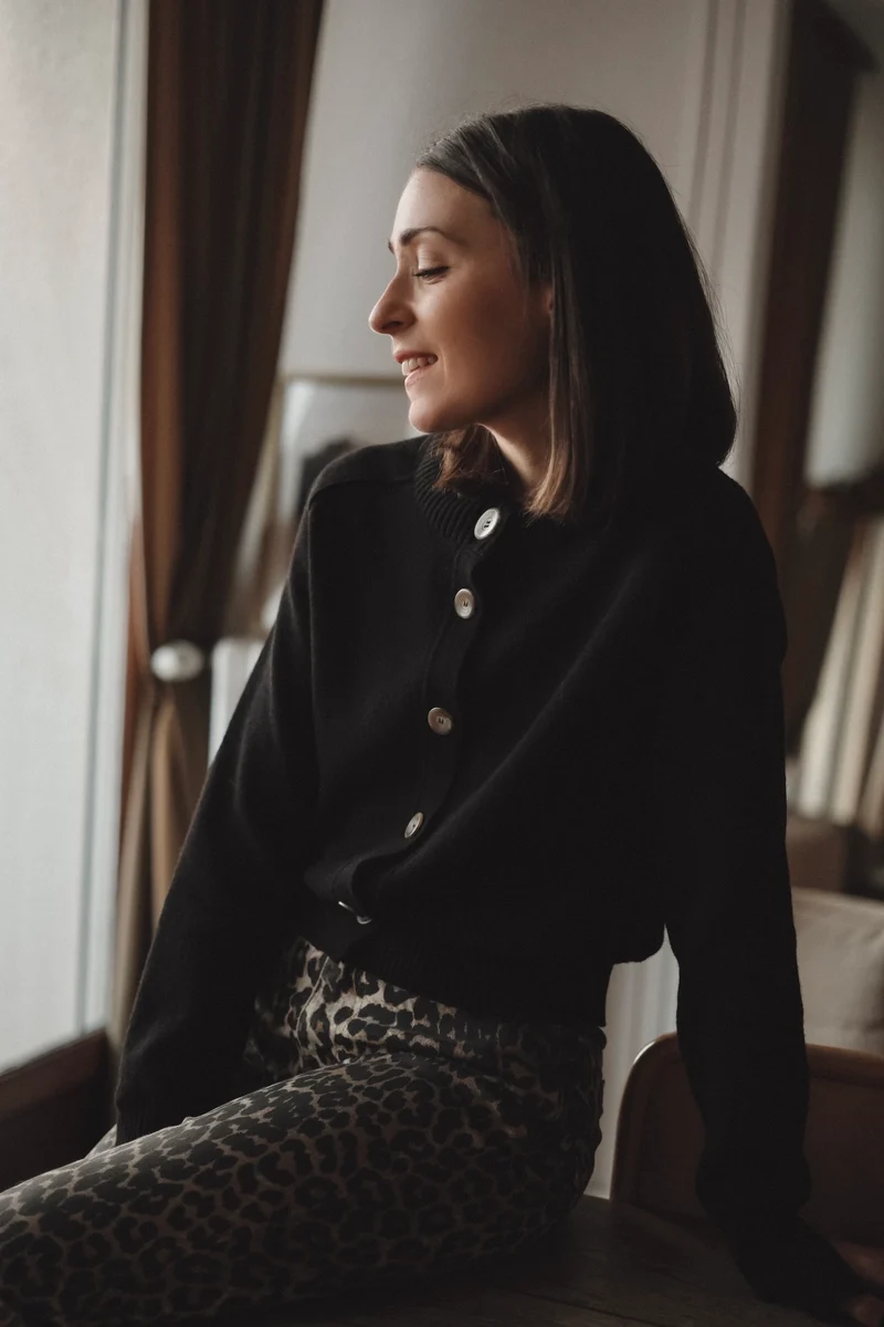 Cardigan noir en laine mérinos pour femme