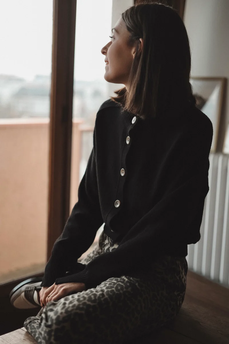 Cardigan noir en laine mérinos pour femme