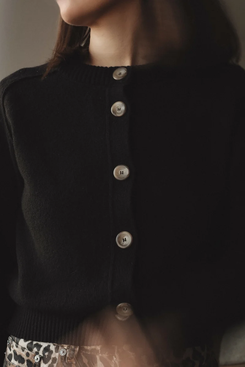 Cardigan noir en laine mérinos pour femme