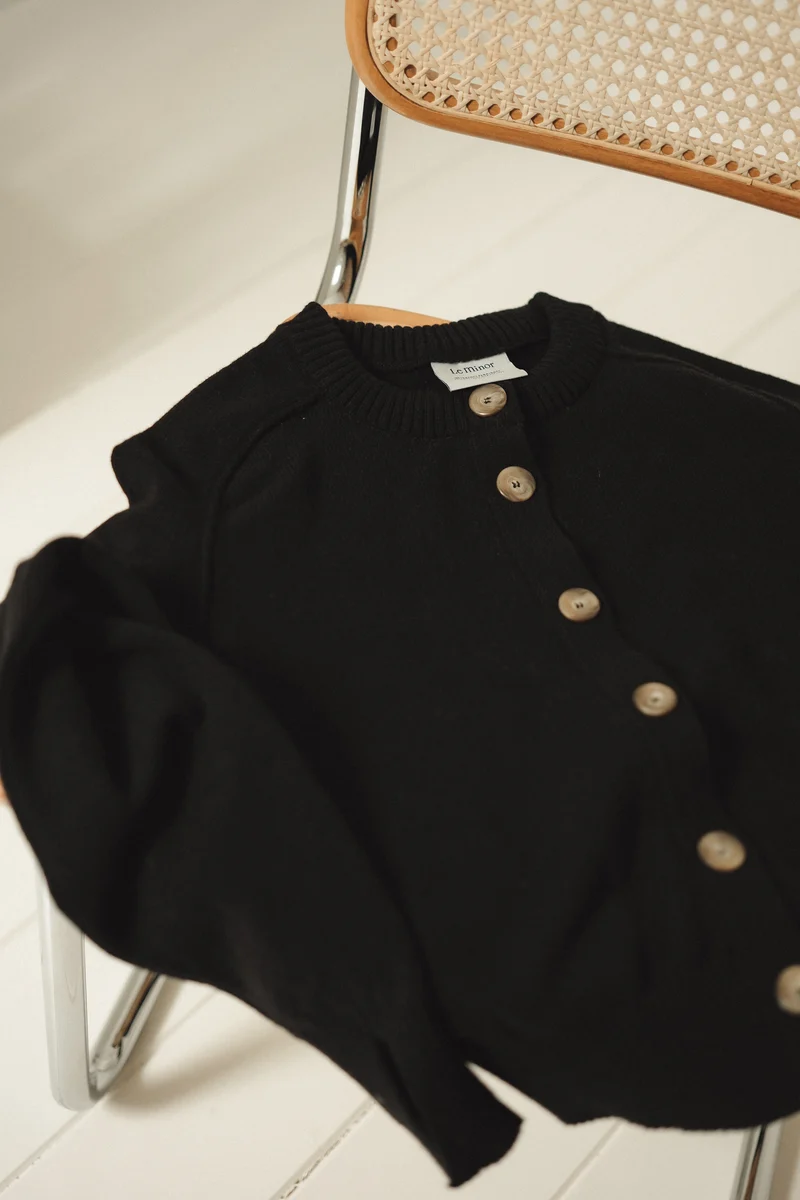Cardigan noir en laine mérinos pour femme