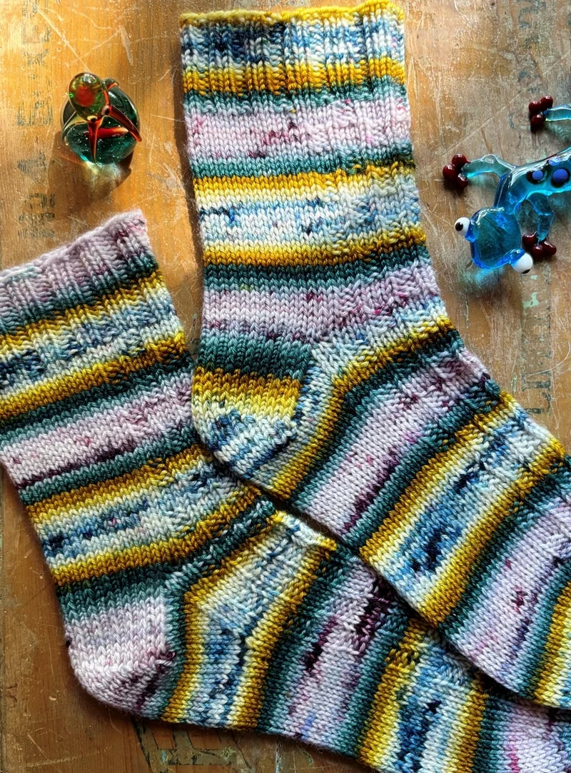 Crinkle Textured Socks | Knitting pattern and Optional kits