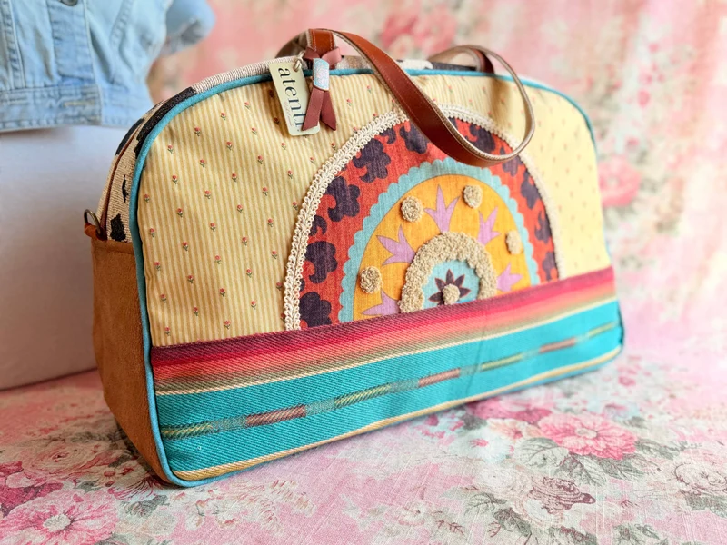 Sunrise Overnighter – Southwest Tapestry Bag for Knitters, Crafters & Collectors 🐦
