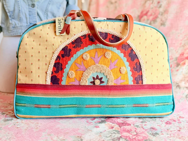 Sunrise Overnighter – Southwest Tapestry Bag for Knitters, Crafters & Collectors 🐦