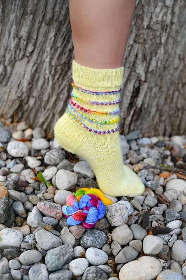 Mini Bobble Sock free sock pattern