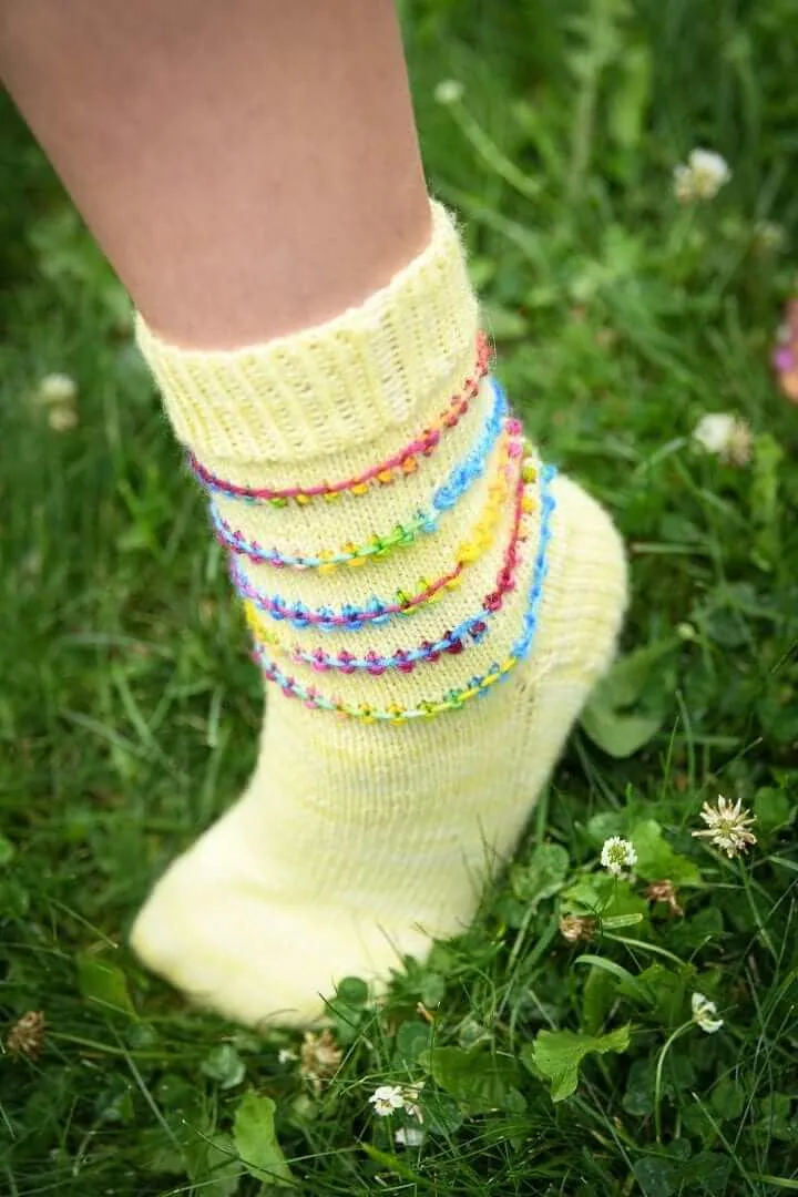 Mini Bobble Sock free sock pattern