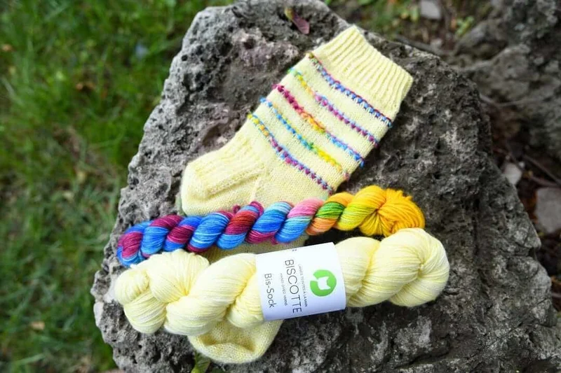 Mini Bobble Sock free sock pattern