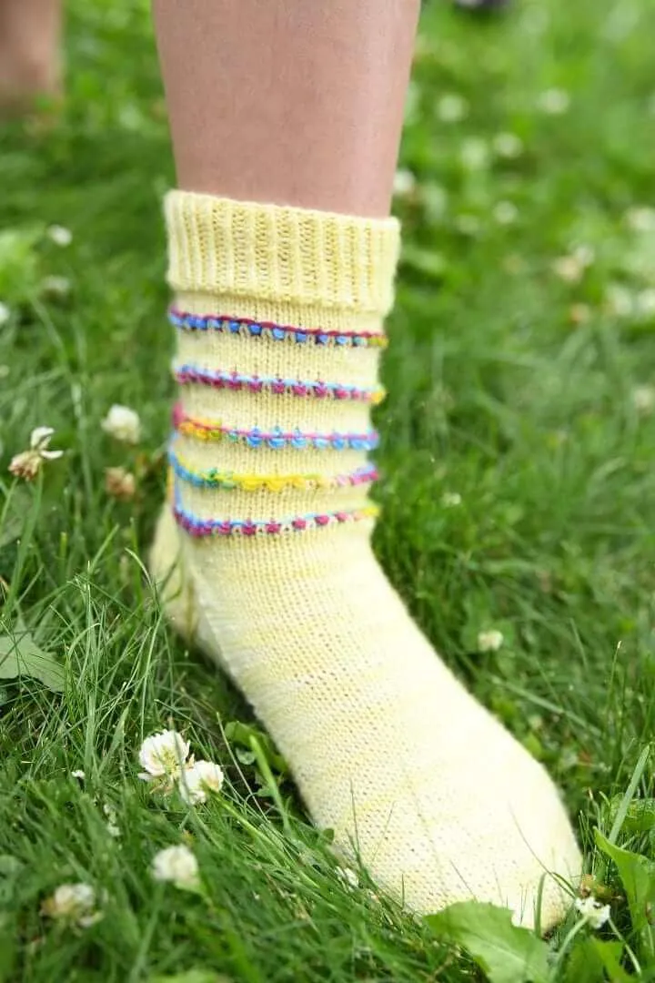 Mini Bobble Sock free sock pattern